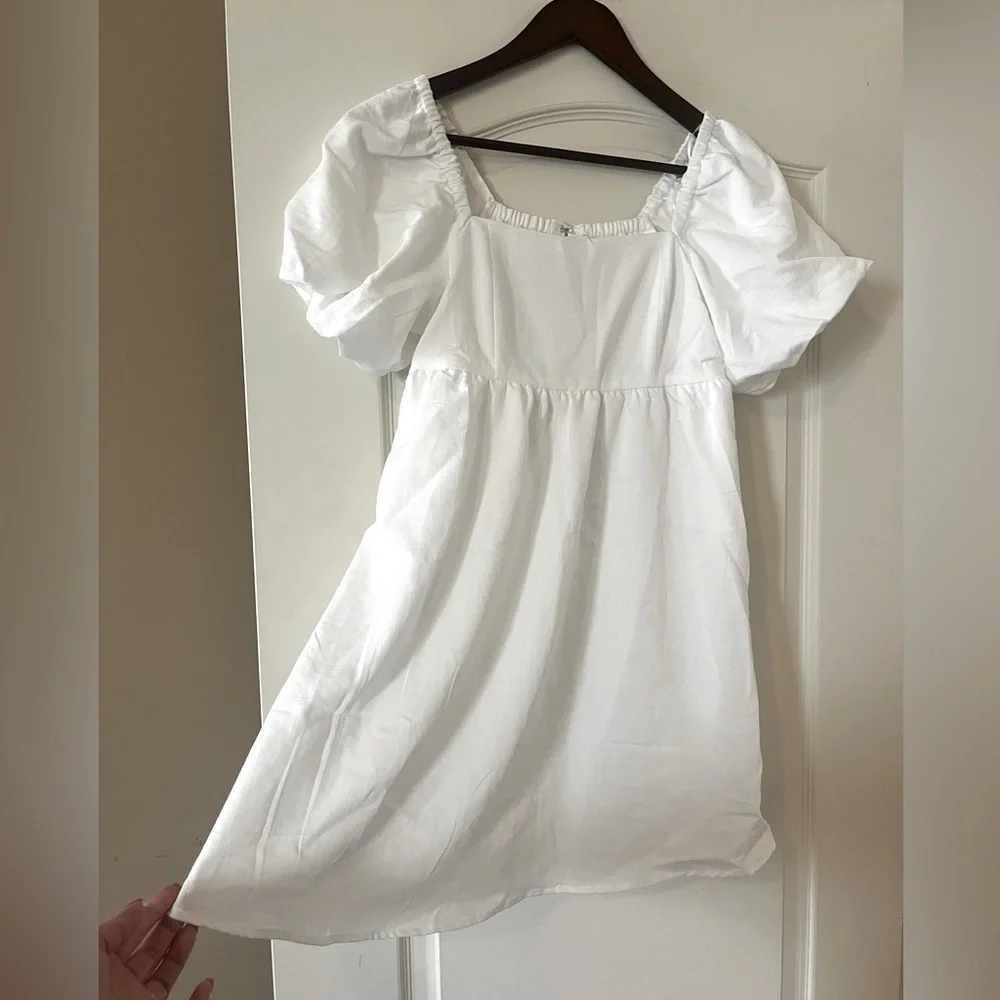 NEW! BP Brand White Rich
Balloon Sleeve Lined Mini Dress
Size Junior's medium - Picture 1 of 15